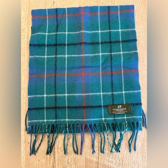Highlander Collection by Lochcarron Plaid Lambswool Fringe Scarf - Picture 2 of 4